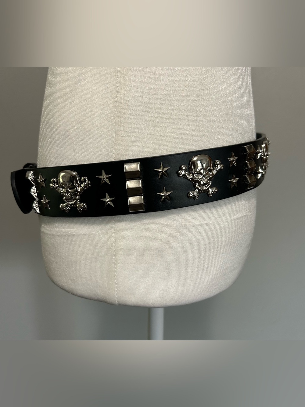 Hot Topic Black Skull & Star Studded Leather Belt Medium